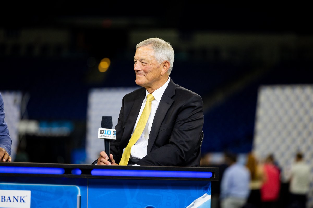 HawkeyeFBNotes's tweet image. 𝗟𝗶𝘃𝗲 𝗼𝗻 𝗕𝗧𝗡 – 𝗝𝘂𝗹𝘆 𝟮𝟰 𝗮𝘁 𝗕𝗶𝗴 𝗧𝗲𝗻 𝗠𝗲𝗱𝗶𝗮 𝗗𝗮𝘆
Kirk Ferentz News Conference – 1:30 p.m. (CT)
Players on BTN Studio Set – 5 p.m.
Kirk Ferentz on BTN Studio Set – 5:15 p.m.
#Hawkeyes