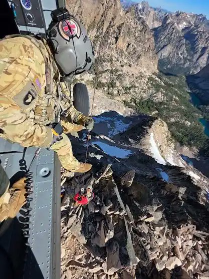ARNGDirector's tweet image. Yesterday, Soldiers from the Idaho Army National Guard completed another successful rescue, marking the sixth search and rescue mission in 2025!
OUTSTANDING JOB TEAM!
#AlwaysReadyAlwaysThere #idahonationalguard #armynationalguard
Learn more: nationalguard.mil/News/Article-V…