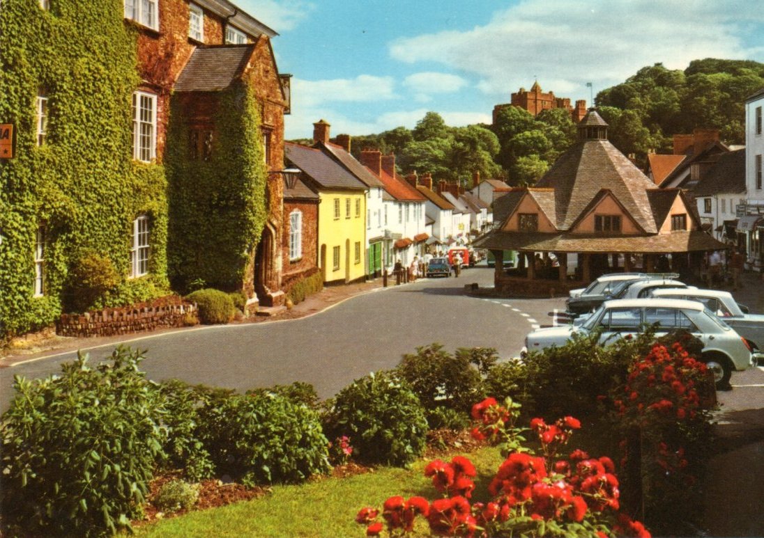 Dunster_Info's tweet image. Throwback Thursday to a sunny day on Dunster High Street! A timeless view of the Yarn Market, Castle on the hill, and classic cars lining the street. Pure nostalgic charm! 🚗🏰🌸
#Dunster #DunsterVillage #YarnMarket #DunsterCastle #ThrowbackThursday #Somerset #DunsterInfo