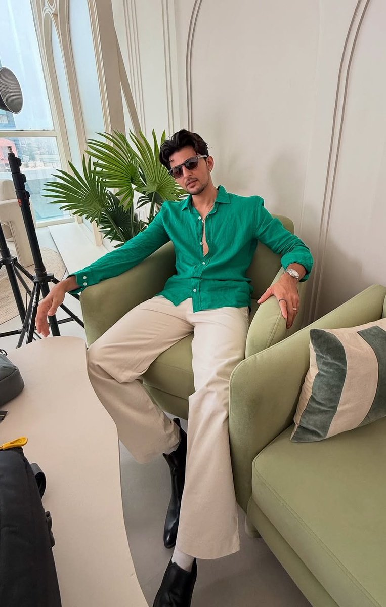 dzkriti's tweet photo. I'm convinced that this man looks good in everything https://t.co/Gr7FV6zn7W