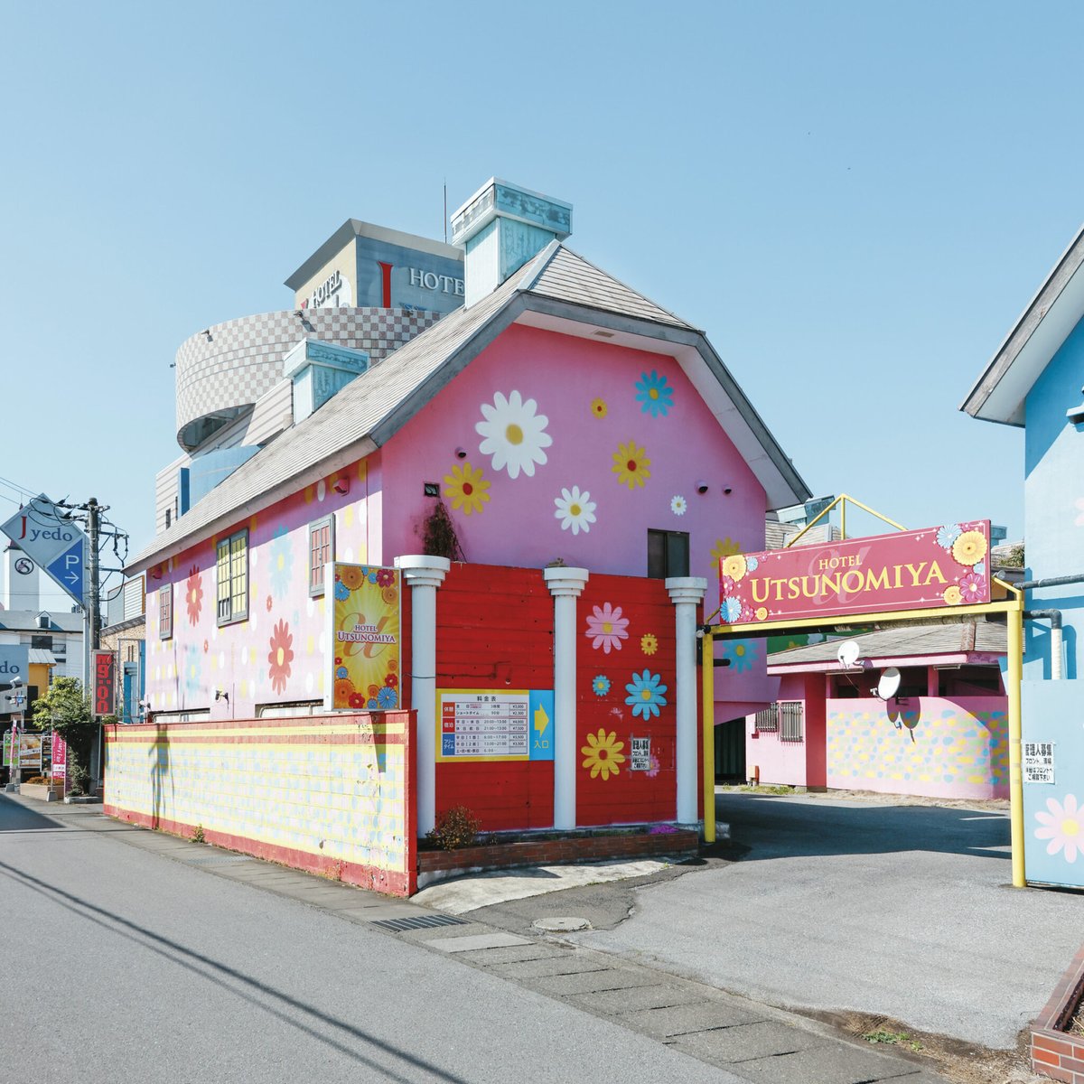 ZorzStudios's tweet photo. #FrançoisProst photographs quirky Japanese #LoveHotels for his new book https://t.co/FQyqbx2jO8 | #ShanilouPerera #book #Japan #photography #JapaneseCulture #JapaneseSociety #travel #BookProject https://t.co/ENnOygMBEm