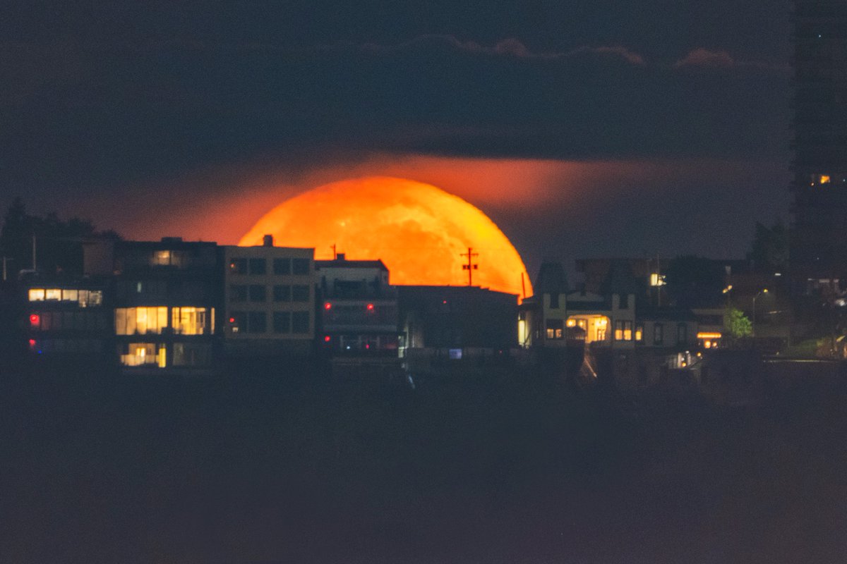 DaveDiCello's tweet image. Like I mentioned earlier, the clouds blocked the view of the moon I hoped to capture this morning in #Pittsburgh, however there was a small opening that made it kinda possible. I was looking to capture the moon over the incline, but this top of the moon shot will have to do.