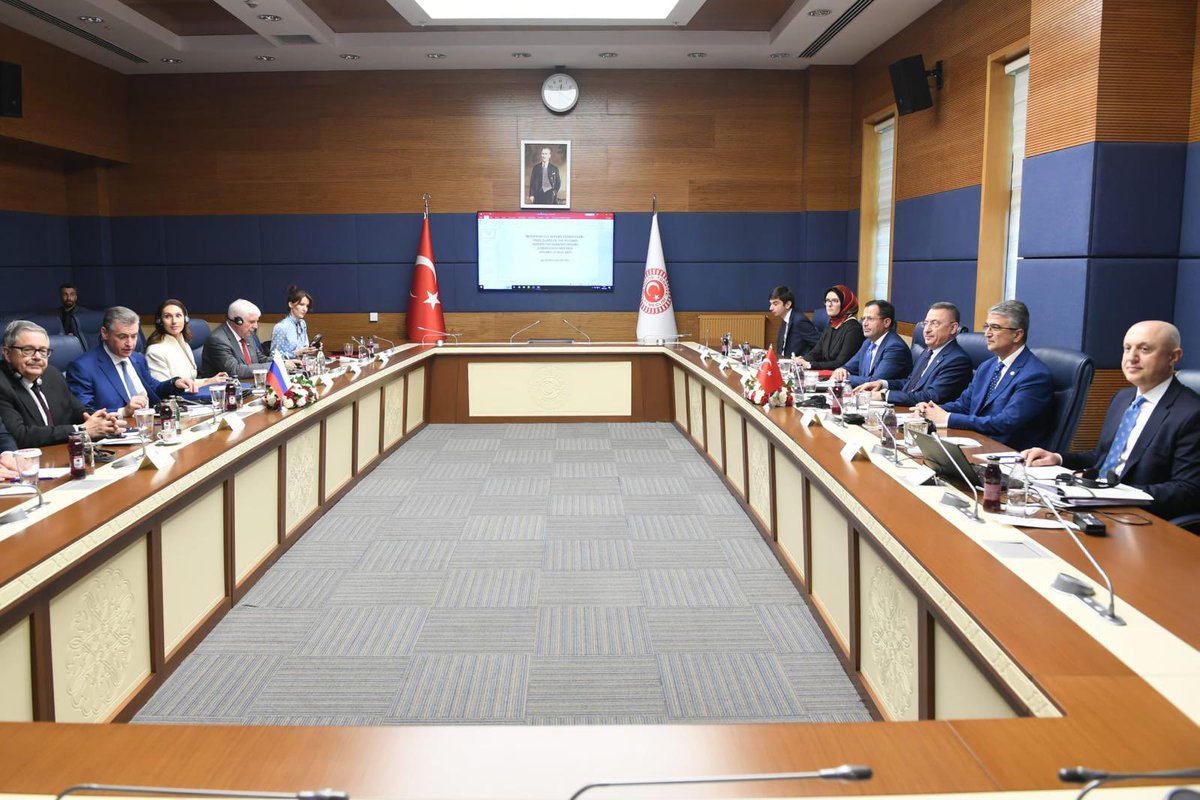 TBMM Dışişleri Komisyonu olarak Rusya Devlet Duması Dışişleri Komisyonu Başkanı Sayın Leonid Slutsky ve beraberindeki heyetle gerçekleştirdiğimiz görüşmelerde, Türkiye ile Rusya arasındaki ikili ilişkilerin mevcut durumuyla birlikte geleceğine dair kapsamlı ve çok verimli