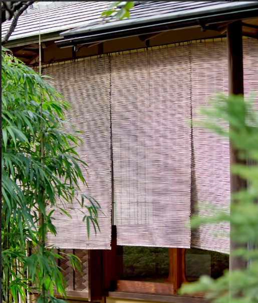 daily_toolbox's tweet image. 西日の角度が変わるころ、
簾（すだれ）の向こうに揺れる光と影。

扇風機の音と蝉の声が
交互に静けさを縫っていく。

せわしなかった一日も、
ゆっくりと着地しようとしている。

#暮らしの余白 #夏の午後 #日々の記憶