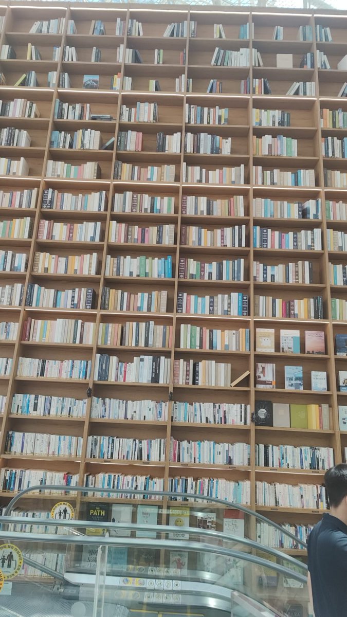 neeleshkulkarni's tweet image. तस्मै श्रीपुस्तकये नमः
Books
On this Gurupurnima
I bow to thee
For having taught me most of what I know
And for having made me
What I am today

#achivement #books #authorlife #author