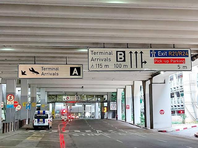 Martin_Nel_99's tweet image. 🚨 Ekurhuleni is paying R48 MILLION a year to deploy Metro Police to O.R. Tambo — a National Key Point meant to serve the ENTIRE country.
On top of that, R19.5 million in fines issued by EMPD at the airport goes straight to the Department of Justice — not a cent goes back to…