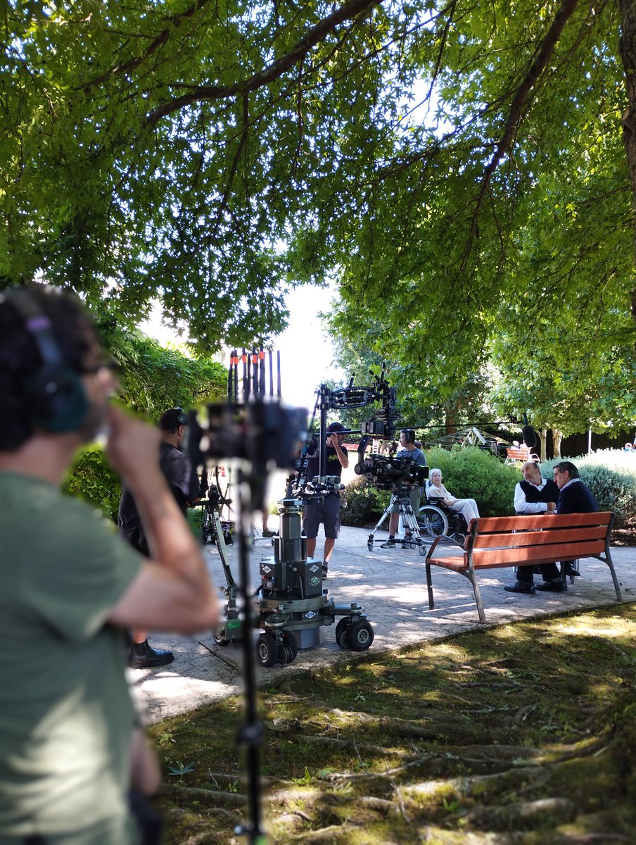 Y aunque no podemos contaros nada de lo que hemos rodado de #Clanes en las instalaciones de <a href="/DomusVi_Es/">DomusVi</a>, os dejamos como aperitivo algunas fotos de making of para ir abriendo boca.