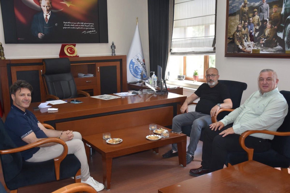 Gelibolu Belediye Başkanımız Sayın Ali Kamil Soyuak’ı, Geyikli Belediye Başkanımız Sayın Mevlüt Oruçoğlu ile birlikte ziyaret ettik.

Nazeketi ve misafirperverliği için kendisine teşekkür ediyor, çalışmalarında başarılar diliyorum. 🇹🇷