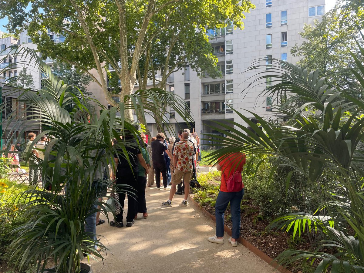 EPierreMarie's tweet image. Inauguration du Jardin Régine Deforges.
Les habitant•es du 12e gagnent un nouvel espace vert ouvert sur le quartier.
Sa famille, ses proches et tout•es les amoureux•ses de littérature libre et irrévérencieuse gagnent un lieu où se souvenir. #Paris12 #RégineDeforges