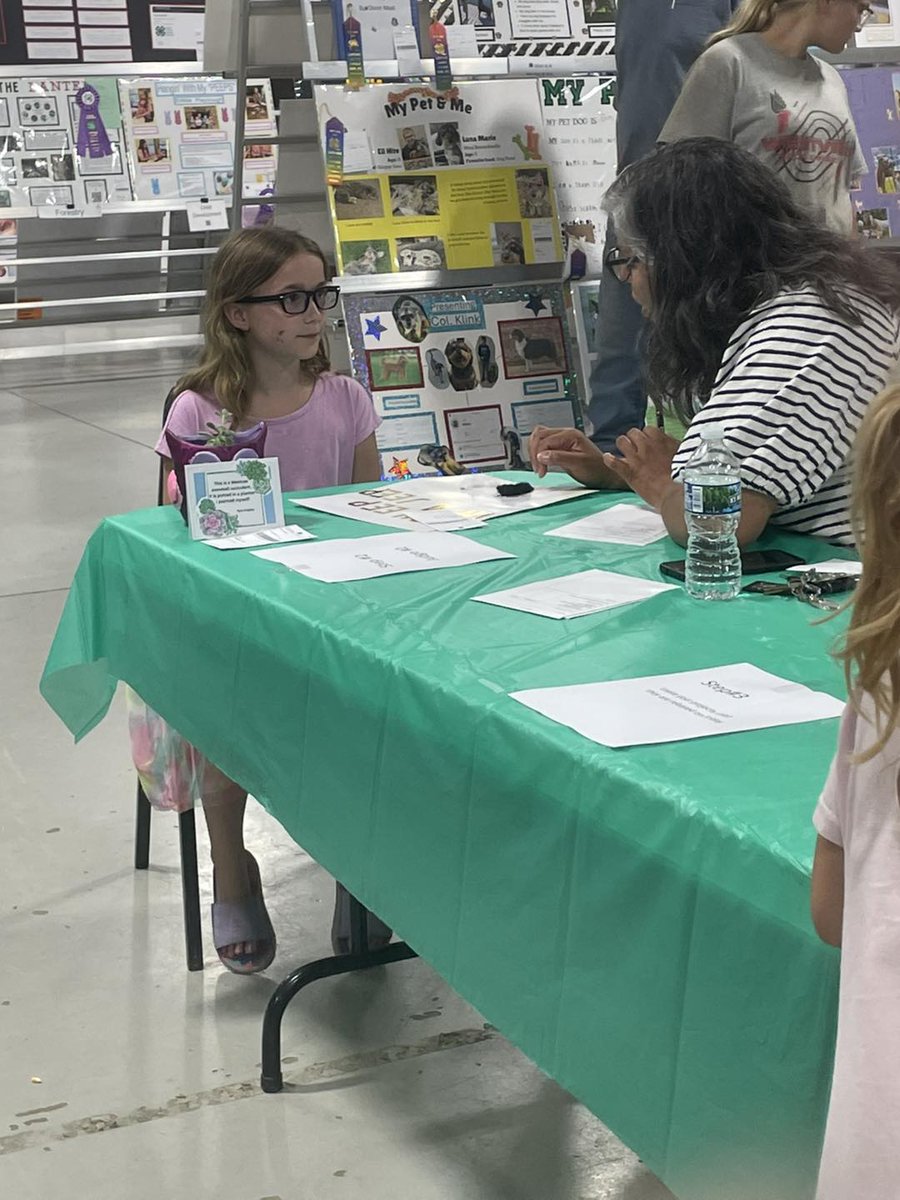 Indiana4h's tweet image. Kids talking with caring adult mentors about their 4-H projects is such a great opportunity to practice public speaking and more! Great job, Purdue Extension LaGrange County 4-H'ers! 📷: LaGrange County 4-H Fair
