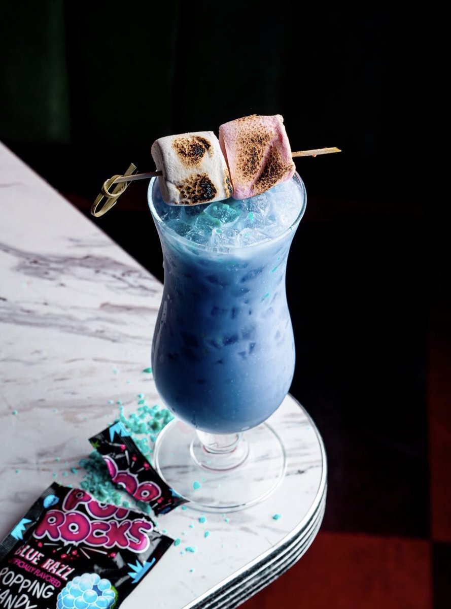 TimesSquareNYC's tweet image. Suns out, rums out ☀️🍹 Celebrate National Piña Colada Day in #TimesSquare! 🌟
🍹@themeanfiddler
🍹The Woo Woo
🍹Winnie’s Broadway
🍹@HardRock
🍹@HavanaCentral
#NationalPinaColadaDay #PinaColada #NYC #NewYorkCity #NYCBusinesses