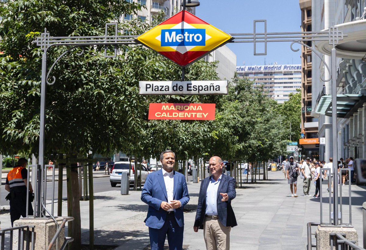Comunidad de Madrid (@comunidadmadrid) on Twitter photo 🚇 La Comunidad de Madrid presenta en la estación de <a href="/metro_madrid/">Metro de Madrid</a> de Plaza de España una campaña de apoyo a la <a href="/SEFutbolFem/">Selección Española Femenina de Fútbol</a>.
⚽️ El consejero <a href="/jorgerodrigodo/">Jorge Rodrigo Dominguez</a> y el presidente de la <a href="/rfef/">RFEF</a>, Rafael Louzán, han dado a conocer la iniciativa.
+Info: c.madrid/lc14f 🚇 La Comunidad de Madrid presenta en la estación de <a href="/metro_madrid/">Metro de Madrid</a> de Plaza de España una campaña de apoyo a la <a href="/SEFutbolFem/">Selección Española Femenina de Fútbol</a>.
⚽️ El consejero <a href="/jorgerodrigodo/">Jorge Rodrigo Dominguez</a> y el presidente de la <a href="/rfef/">RFEF</a>, Rafael Louzán, han dado a conocer la iniciativa.
+Info: c.madrid/lc14f