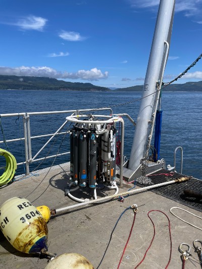 Since 2000, <a href="/OlympicCoast/">NOAA's Olympic Coast National Marine Sanctuary</a> has used oceanographic moorings (floating instruments anchored to the seafloor) to measure seawater conditions along ~135 miles of coast @ 10 sites, collecting data from May- October, a period known as the upwelling season. sanctuaries.noaa.gov/notes/2025/oce…