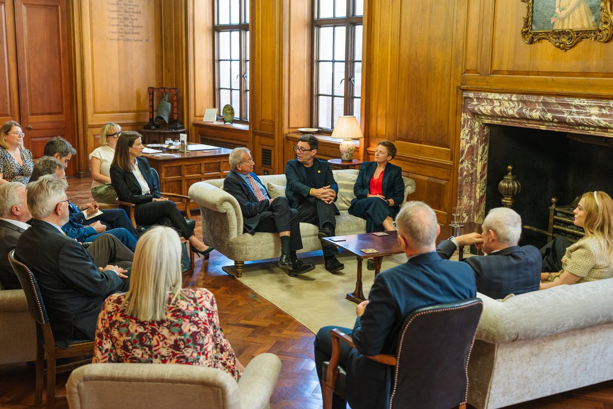 PedroSerranoEU's tweet image. Delighted to be in Manchester, a city where European connections, diversity and openness are driving forces for innovation and growth. With @MayorofGM @AndyBurnhamGM & @OfficialUoM we celebrate the vital role 🇪🇺citizens and this dynamic region play in shaping our shared future.