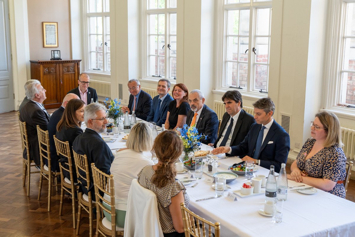 PedroSerranoEU's tweet image. Delighted to be in Manchester, a city where European connections, diversity and openness are driving forces for innovation and growth. With @MayorofGM @AndyBurnhamGM & @OfficialUoM we celebrate the vital role 🇪🇺citizens and this dynamic region play in shaping our shared future.