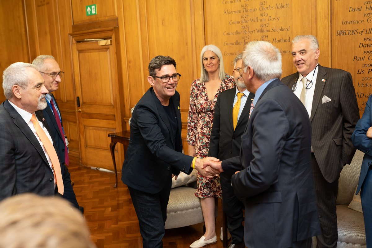PedroSerranoEU's tweet image. Delighted to be in Manchester, a city where European connections, diversity and openness are driving forces for innovation and growth. With @MayorofGM @AndyBurnhamGM & @OfficialUoM we celebrate the vital role 🇪🇺citizens and this dynamic region play in shaping our shared future.