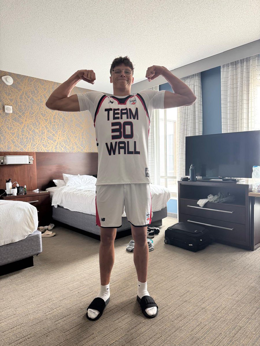 AdamRomer13's tweet photo. Tenis tenisem, ale dziś „gramy” też w Raleigh, NC…🏀💪
@stanley_romer
#TeamWall https://t.co/KZ6fgb4PoY