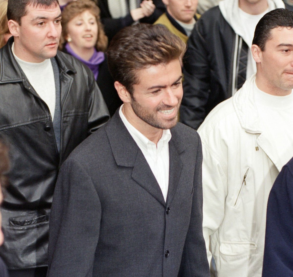 crazymandance's tweet image. he really showed up to court looking flawless during the entirely of his case against sony