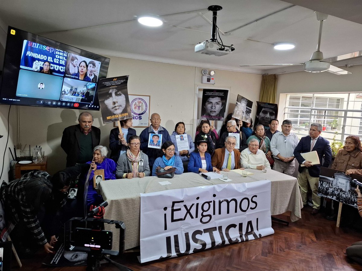 Ojo_Publico's tweet photo. #LoÚltimo🚨La secretaria ejecutiva de la @cnddhh, Tania Pariona, rechazó la #LeyDeAmnistia aprobada en el Congreso. "Exime de responsabilidad penal a miembros de Fuerzas Armadas y Policía, denunciados o procesados por crímenes cometidos [entre 1980 y 2000]". 🧵 
✍️📷@Jackeline_CI https://t.co/eGCTRc4boZ