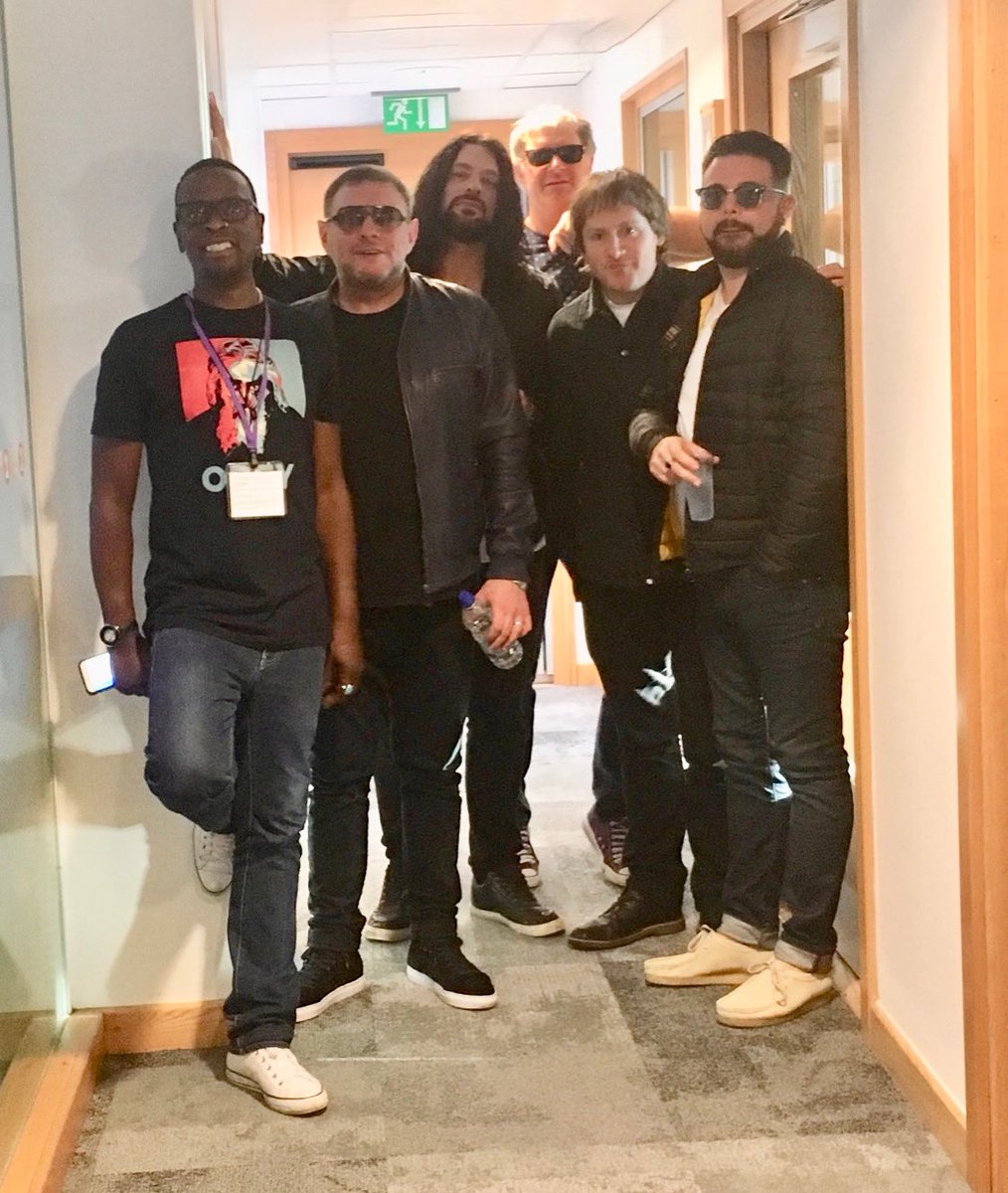 ItsBlackGrape's tweet image. #TBT Black Grape on Chris Evans show BBC Radio 2 in 2017
🍇🍇🍇
.
See Black grape on tour this November/December!!
.
Tickets:
crosstownconcerts.seetickets.com/tour/black-gra…
.
📷 Anita Gillam
.
#BlackGrape #ShaunRyder #KermitLeveridge #ThrowbackThursday