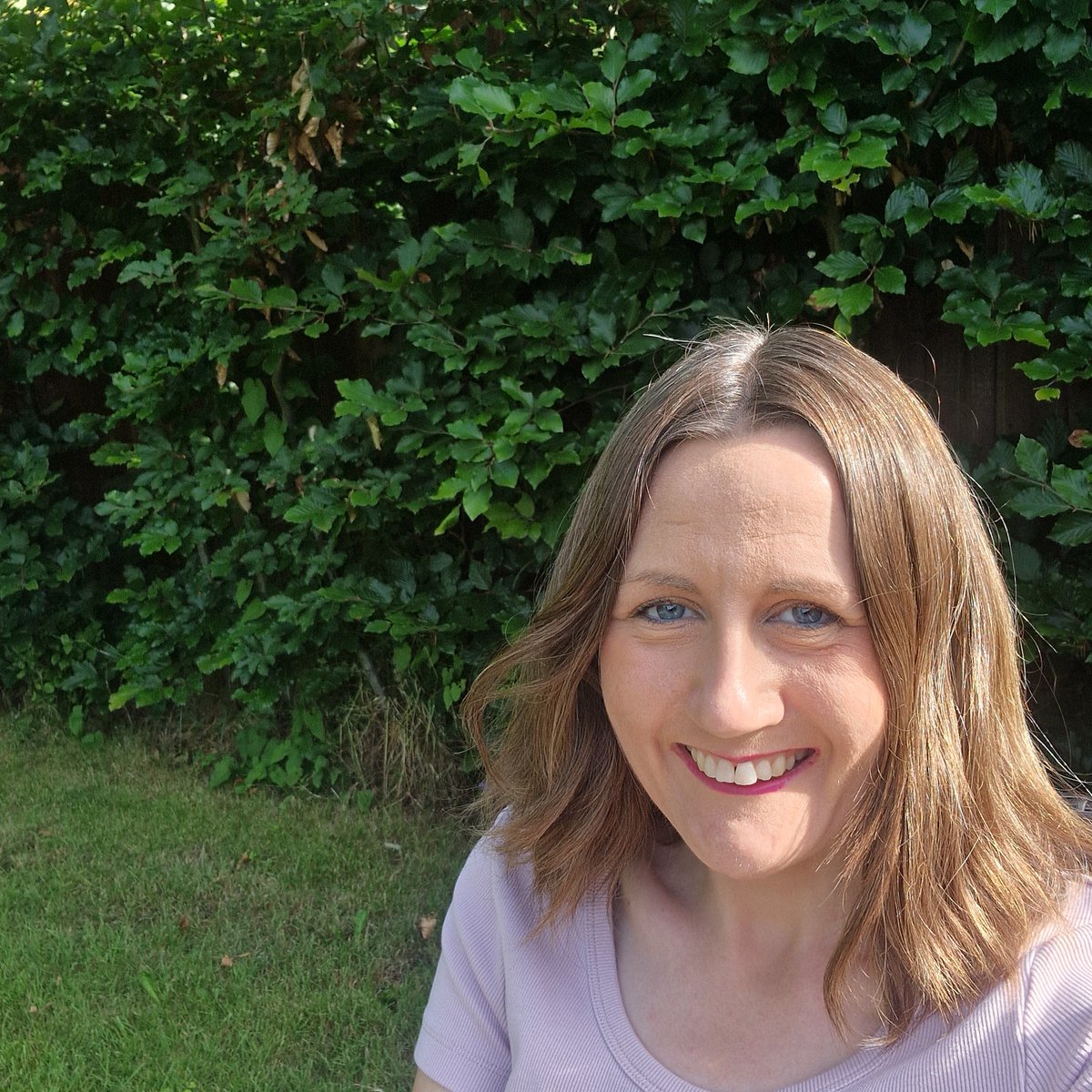 DrHFRyan's tweet image. Enjoying 10 minutes in the back garden between meetings. The weather is perfect in Formby - 22°C and sunny.
Earlier this afternoon I dialled into @rcgp Governance Committee. It's such an honour to be able to represent the member voice at the highest levels of the College ❤️