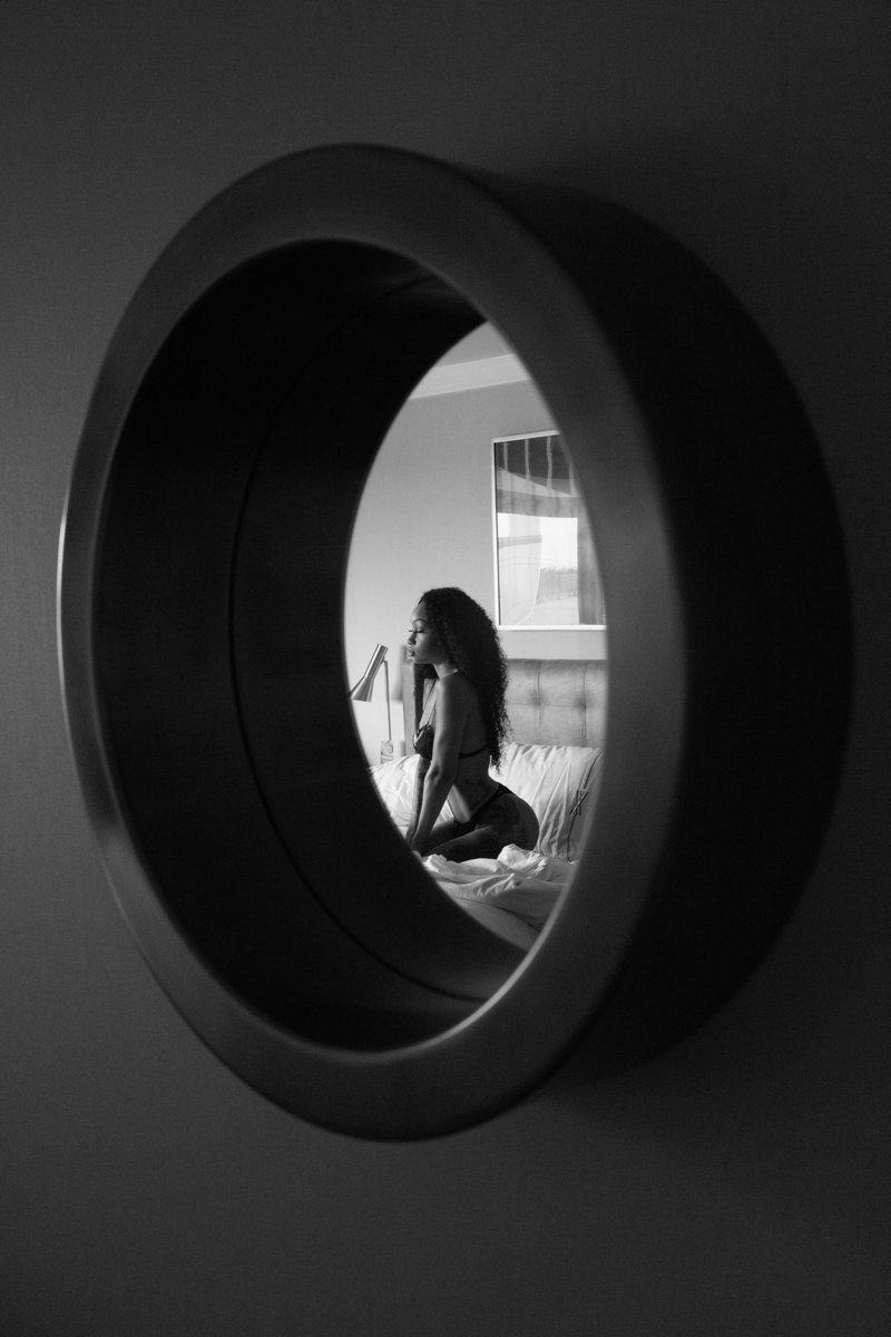 Hidden_Files1's tweet image. Between The Shadows &amp;amp; The Sheets, There's a Version of Her Waiting To Be Seen.....

#lasvegas #photoshoot #lasvegasphotographer