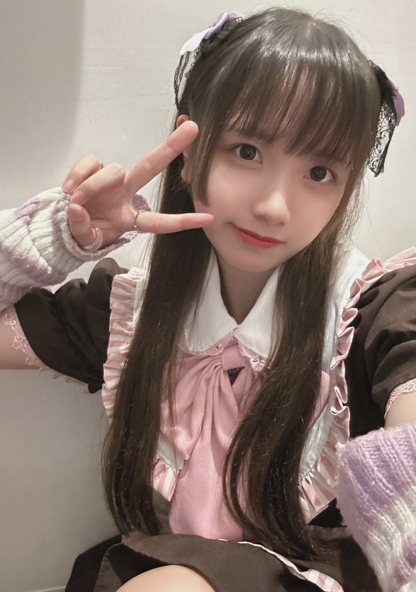 そういえば、旧制服はこちらの2種類です‼️‼️‼️

1番痩せてた頃の写真ですわね、旧制服の写真載せるために久しぶりに遡ったらビックリした🥹🥹

ちなみに今月からダイエット始めて2.5キロ落ちました、今回は口だけじゃないです🤩🤩
この写真の頃くらいまで頑張って痩せたいです❤️‍🔥