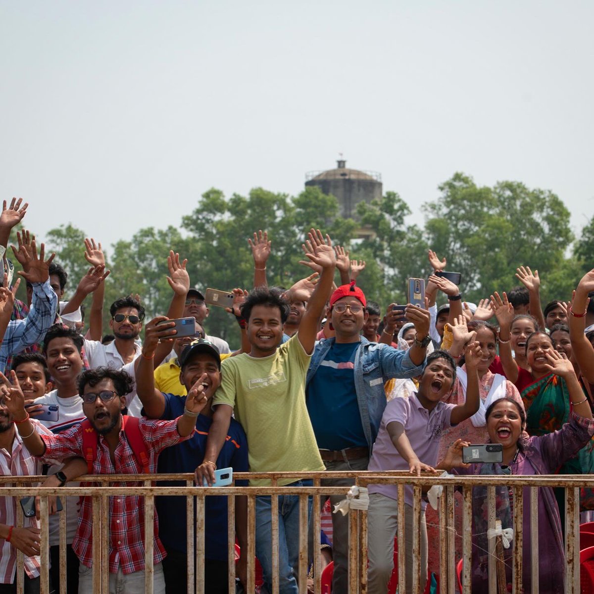 Suryakiran_IAF's tweet image. Waving back at the heart of every airshow - you!
From the cockpit to the crowd, it’s your love, support and boundless enthusiasm that makes every display truly unforgettable. Thank you for always being there, eyes towards the sky and hearts full of love!