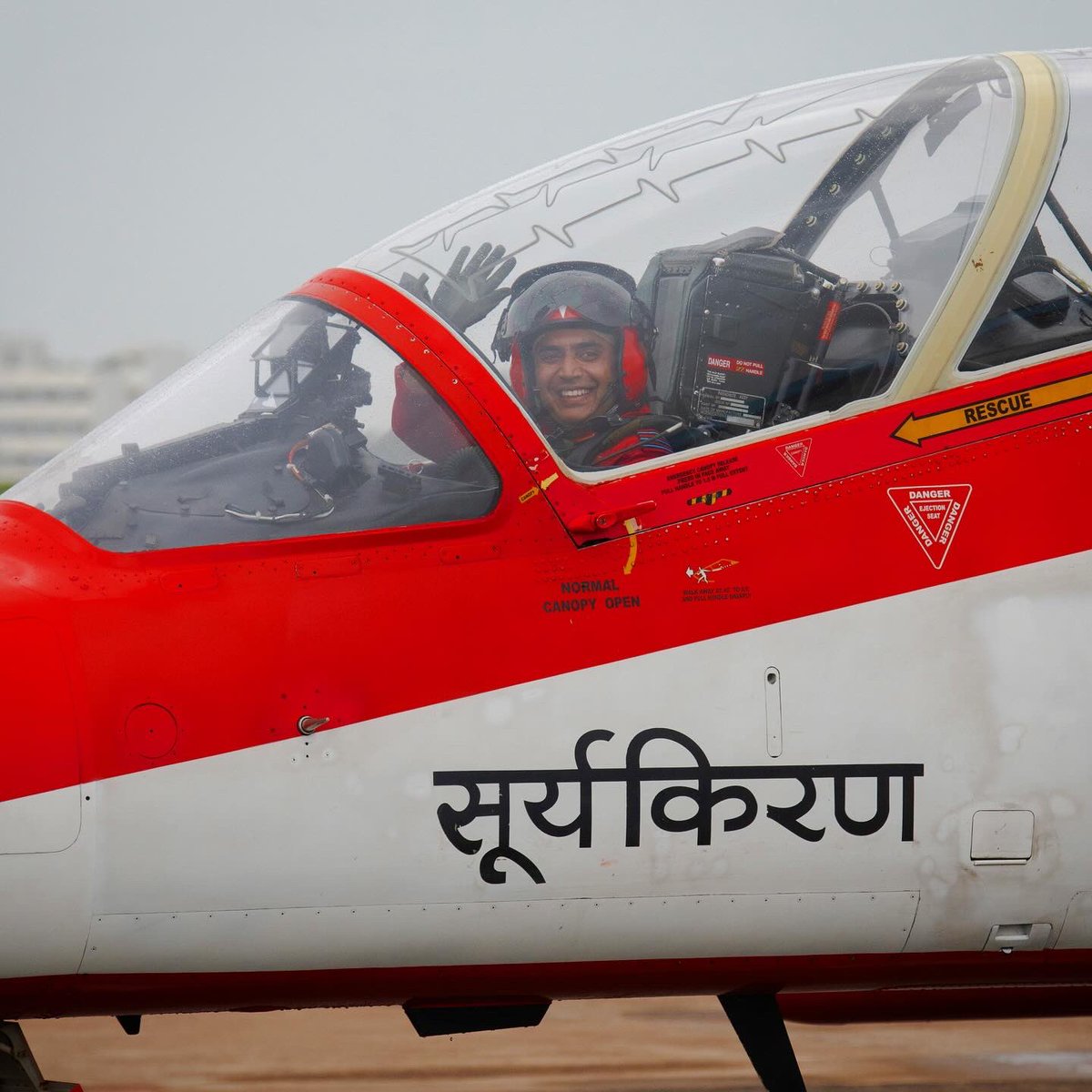 Suryakiran_IAF's tweet image. Waving back at the heart of every airshow - you!
From the cockpit to the crowd, it’s your love, support and boundless enthusiasm that makes every display truly unforgettable. Thank you for always being there, eyes towards the sky and hearts full of love!
