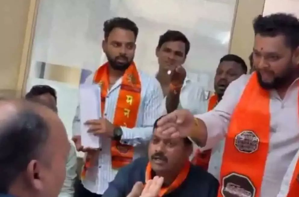 हो हे मनसे मुळे झाले.

मनसे ने मराठी भाषेसाठी राज्यभरातील बँकेत आंदोलने केली आणि हा मुद्दा देशभर गाजला. पुढे जाऊन लोकल बँक ऑफिसर अर्थात LBO हे बँकेत स्थानिक नागरिकांशी सुसंवाद रहावा म्हणून असतात ह्याची जाणीव बँकांना झाली आणि ही पदे भरण्याची लगबग आता सुरू झाली आहे.

सध्या बँक ऑफ