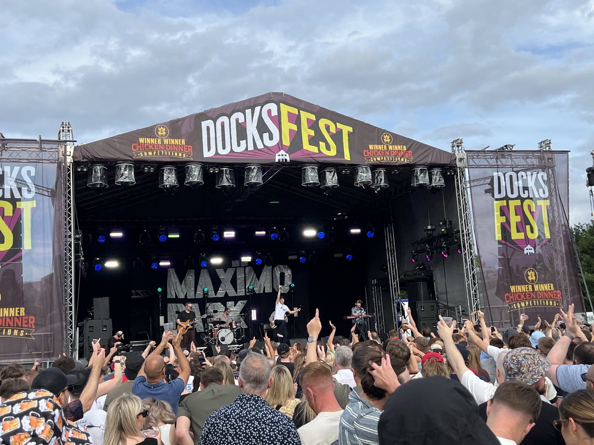 steverevison's tweet image. From the edge of the sea to the edge of the river!……reconnecting to the fabulous set from @maximopark at @docksfest on Saturday….such a brilliant band, multiple great albums full of incredible tracks, @paulsmithmusic is such an engaging lyricist