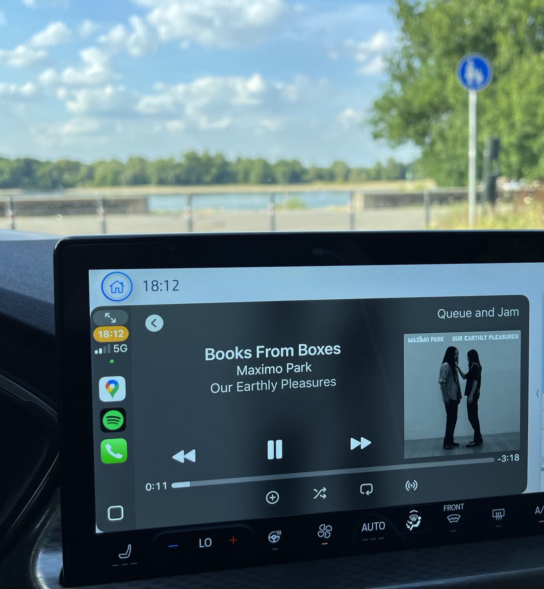 steverevison's tweet image. From the edge of the sea to the edge of the river!……reconnecting to the fabulous set from @maximopark at @docksfest on Saturday….such a brilliant band, multiple great albums full of incredible tracks, @paulsmithmusic is such an engaging lyricist