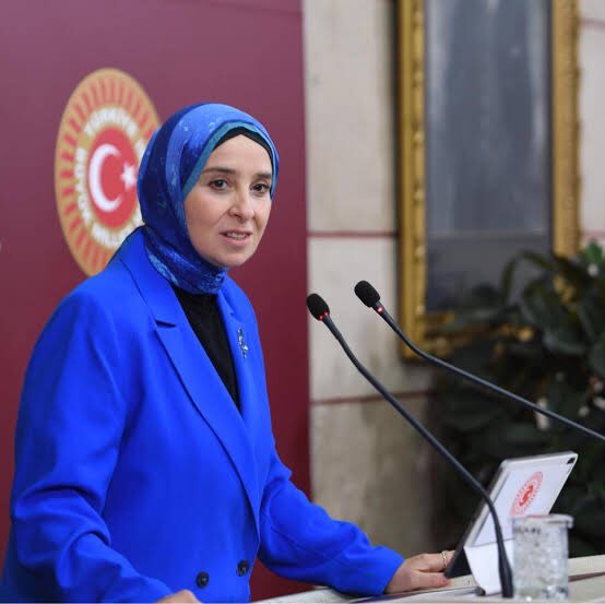 .<a href="/devapartisi/">DEVA Partisi</a> İstanbul Mv. Sn.Elif Esen Meclis Kürsüsünde,zor durumda olan emeklilerin maaşlarının iyileştirilmesiyle ilgili yaptığı konuşmada, 
İktidar Partisi sıralarında kahkaha atan milletvekillerinin sorumsuz tavrı kamuoyunda infial uyandırdı. 
Pes doğrusu dedirten bu