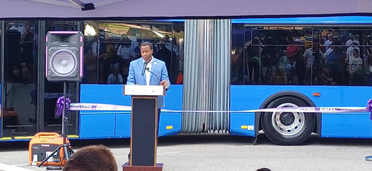 VaTransitAssoc's tweet image. Congratulations @GRTCTransit ! The VTA team was excited to attend the TAP event with the unveiling of the new 60 ft. #articulatedbuses (they&apos;re beautiful). This is truly going to improve #transit in the Richmond area. Keep up the great work! #tapintotransit