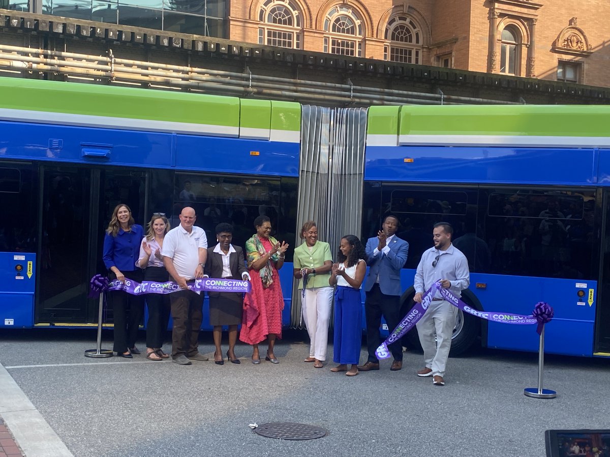 VaTransitAssoc's tweet image. Congratulations @GRTCTransit ! The VTA team was excited to attend the TAP event with the unveiling of the new 60 ft. #articulatedbuses (they&apos;re beautiful). This is truly going to improve #transit in the Richmond area. Keep up the great work! #tapintotransit