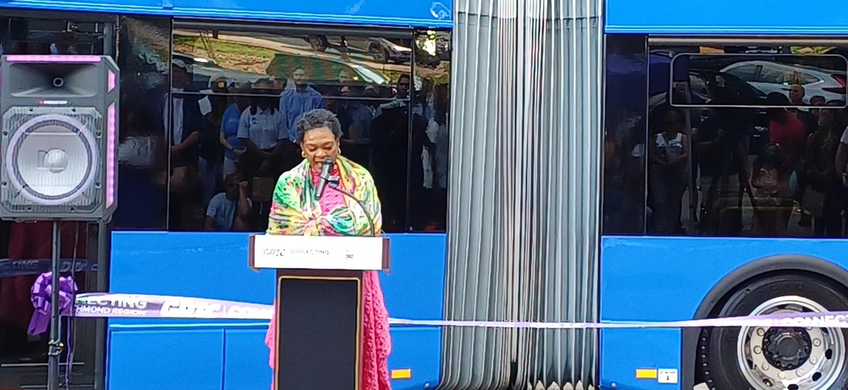 VaTransitAssoc's tweet image. Congratulations @GRTCTransit ! The VTA team was excited to attend the TAP event with the unveiling of the new 60 ft. #articulatedbuses (they&apos;re beautiful). This is truly going to improve #transit in the Richmond area. Keep up the great work! #tapintotransit