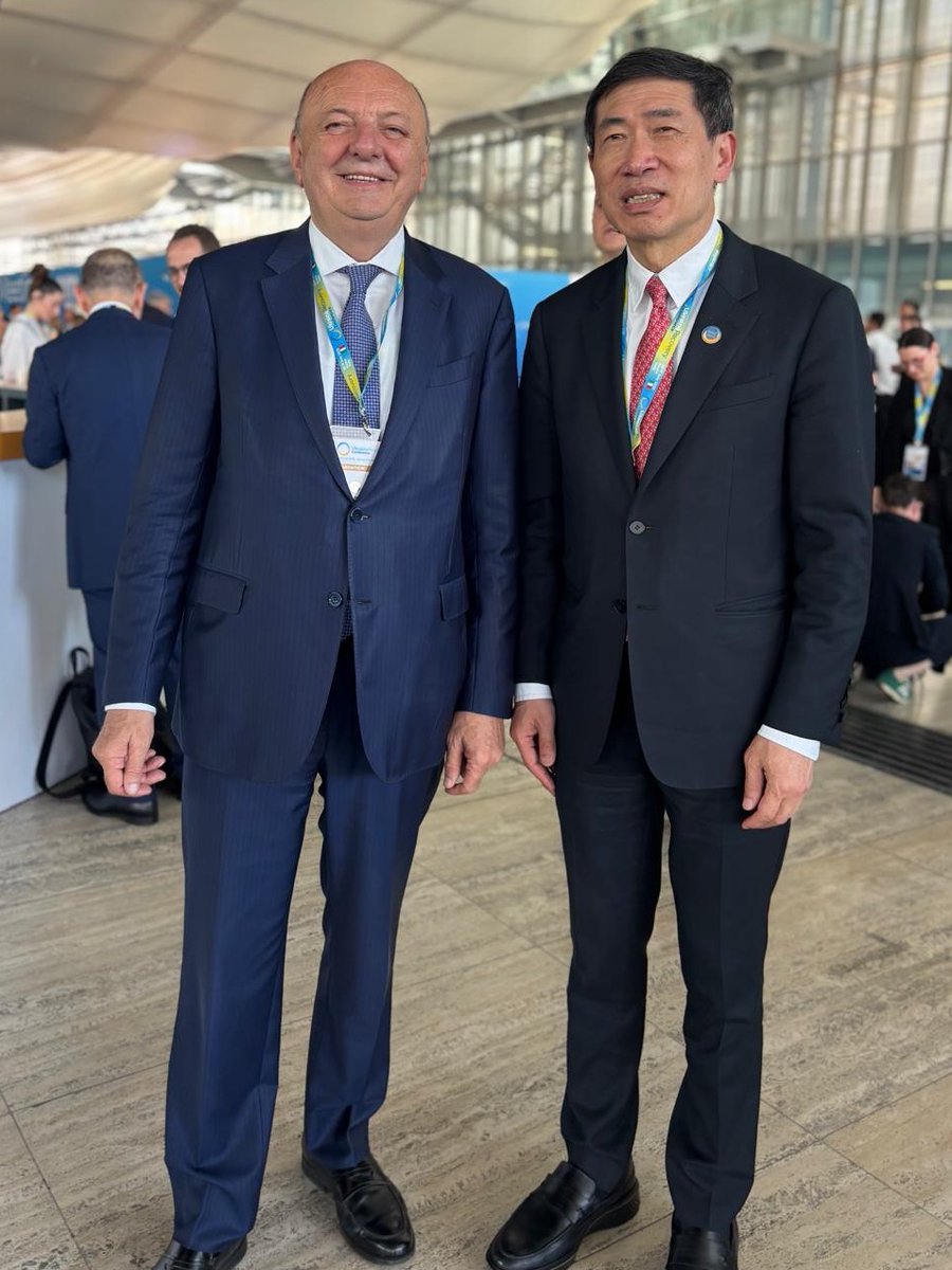 Haoliang Xu (@haoliangxu) on Twitter photo It was very good to meet with Mr. Gilberto Pichetto Fratin, ๐ฎ๐น Minister of Environment and Energy Security, while in Rome today for the #URC2025. We discussed how <a href="/UNDP/">UN Development</a> & Italy are helping Ukraine with sustainable energy solutions. It was very good to meet with Mr. Gilberto Pichetto Fratin, ๐ฎ๐น Minister of Environment and Energy Security, while in Rome today for the #URC2025. We discussed how <a href="/UNDP/">UN Development</a> & Italy are helping Ukraine with sustainable energy solutions.
