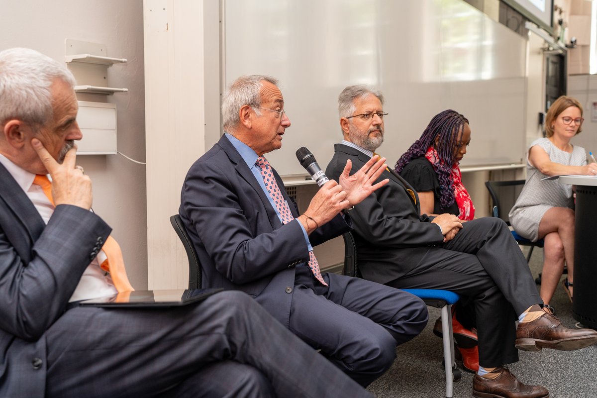PedroSerranoEU's tweet image. Insightful discussion on Europe’s evolving security landscape w/@MaltainUK @CyprusInUK and @SLOVAKIAinUK colleagues at @OfficialUoM. The🇪🇺 must boost its deterrence to protect democracy & prosperity. Europe must stand firm in close partnership w/🇬🇧 to defend our shared continent.