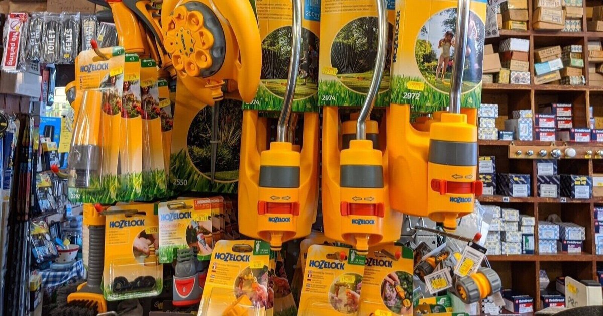 Gonna be a warm one this next week. Gotta keep that grass looking fresh😎 anyone sad enough to report will get a hosepipe wrapped around their necks