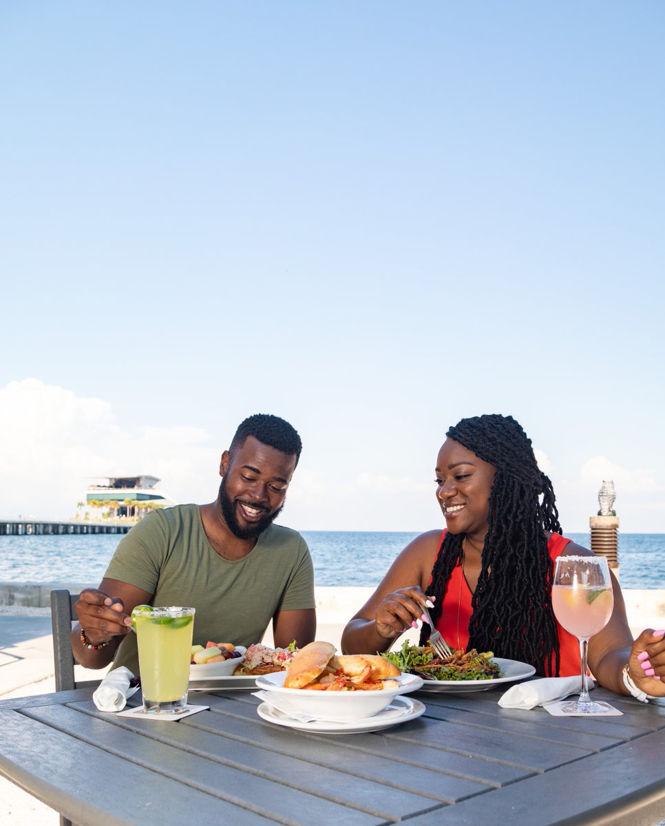 StPetePier's tweet image. 🎉 Celebrate 5 years of the #StPetePier with $7.27 bites &amp;amp; sips from Doc Ford’s, Pier Teaki &amp;amp; more! 🍹🍤 Try them all, vote with your taste buds &amp;amp; help crown the champ. 👑 Get the details at Celebrate5Years.com