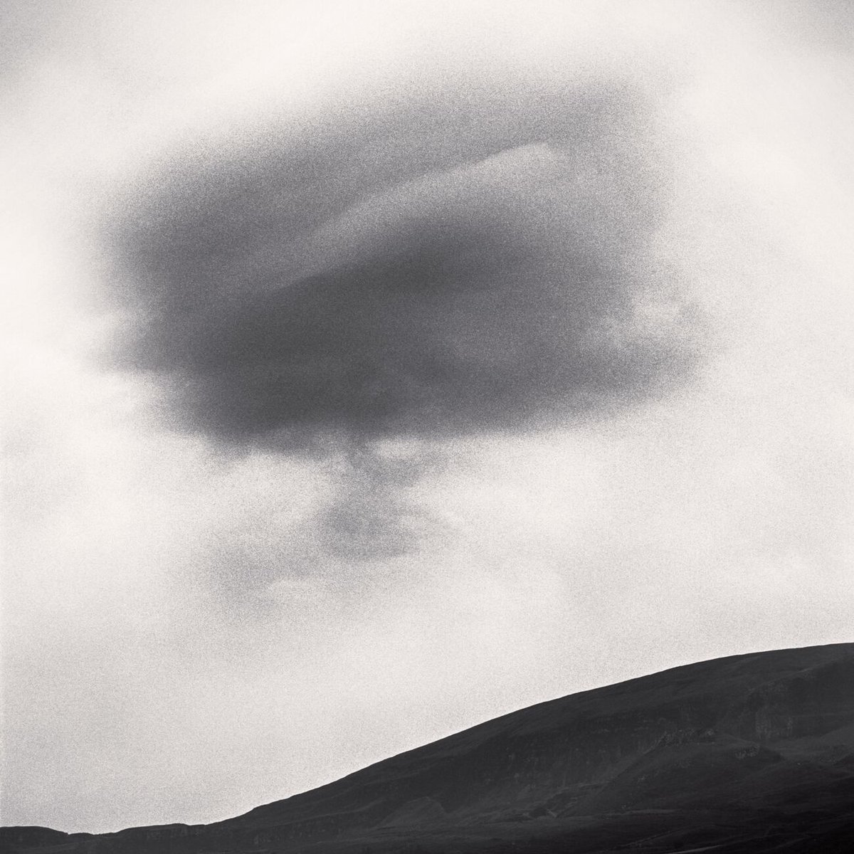 denisolivierart's tweet image. Dark Cloud, Staffin Coast, Scotland. August 2022. Ref-11575
denisolivier.com/photography/da…
#denisolivierphoto #trix #hc110 #denisolivierphotographer #scotland #cloud #sky #weather #dark #isleofskye #rain #trix400 #denisolivier #landscape #denisolivierphotography