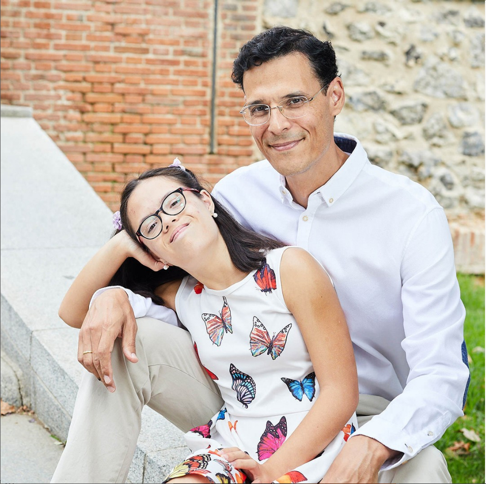 Marcos Chicot (@marcoschicot) on Twitter photo ❤️RECUERDOS IMBORRABLES❤️
Mi hija Lucía y yo, en la foto del mes de agosto del calendario de 2023 de  la Fundación Talita (trabajan en la inclusión de niños con discapacidad  intelectual). 
¡Sólo han pasado dos años, y qué mayor se ha hecho desde entonces! ❤️RECUERDOS IMBORRABLES❤️
Mi hija Lucía y yo, en la foto del mes de agosto del calendario de 2023 de  la Fundación Talita (trabajan en la inclusión de niños con discapacidad  intelectual). 
¡Sólo han pasado dos años, y qué mayor se ha hecho desde entonces!