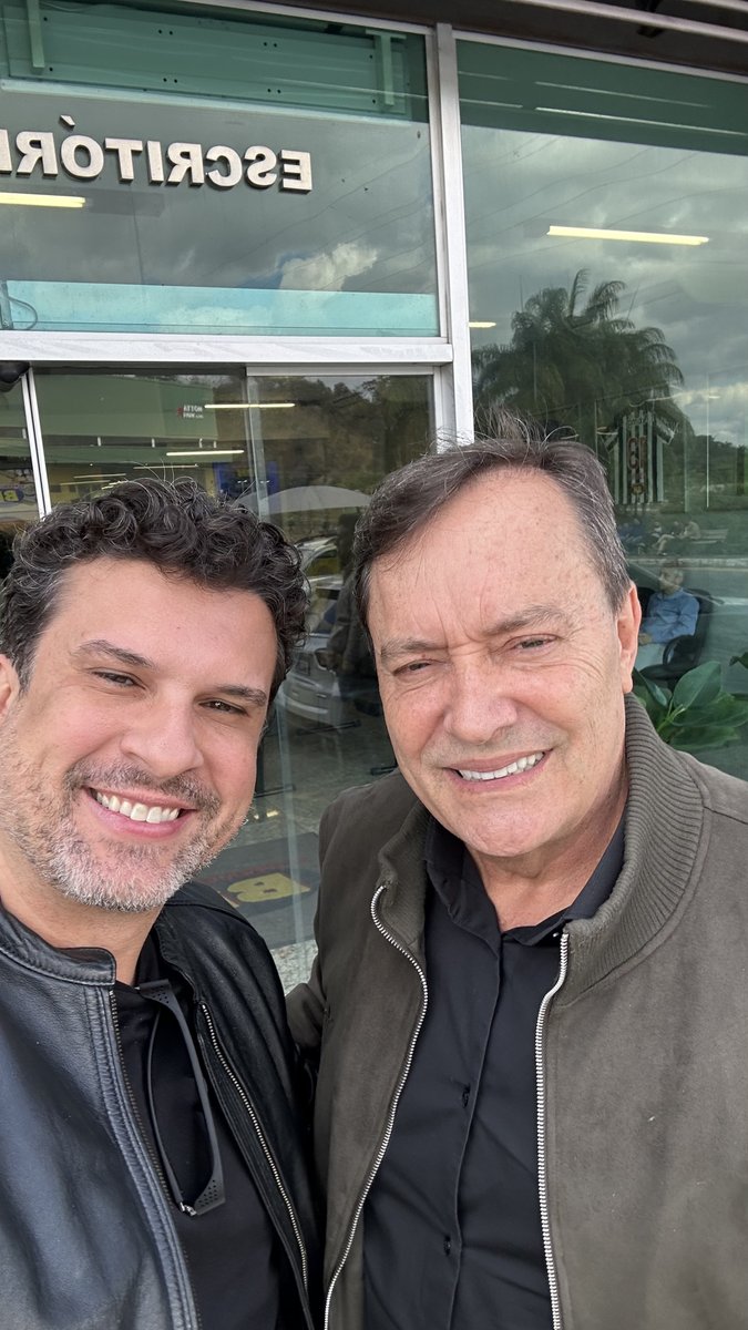 mocvoleioficial's tweet photo. 🤝 PARCERIA DE LONGA DATA!
Andrey Souza, gestor do Montes Claros Vôlei, se reuniu com Pedro Lourenço, da Rede de Supermercados BH, para reforçar a parceria que já dura mais de 10 anos! 🏐
Gratidão pelo apoio ao nosso projeto e ao esporte mineiro! 💙💛
#GoMOC #SupermercadosBH https://t.co/UT0xHaJDya