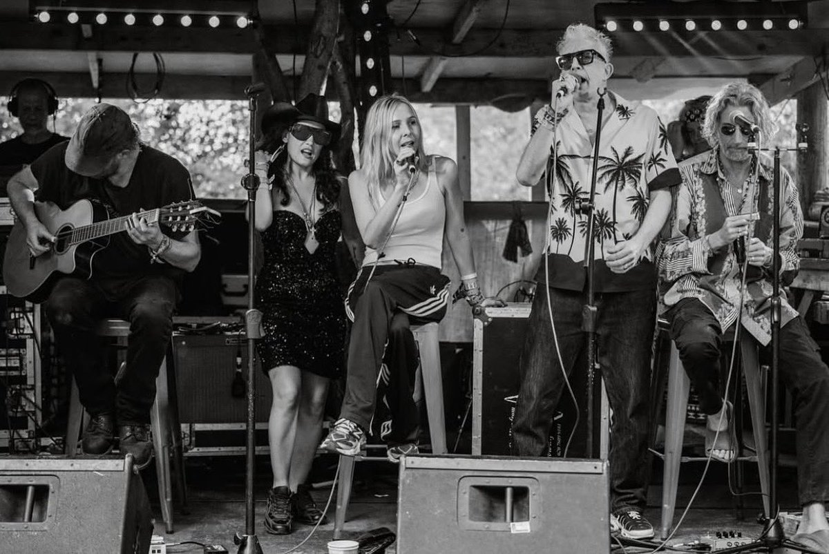 joestrummerfund's tweet photo. One from @glastonbury ๐ธ the star @LyzaJanemusic joining @TheAlabama3 & @ZoeDevlinLove on our Strummerville Stage. Wonderful scenes! ๐๐ผ
#Glasto #Glastonbury #Strummerville #Alabama3 #LyzaJane https://t.co/ATLlCTDT5d