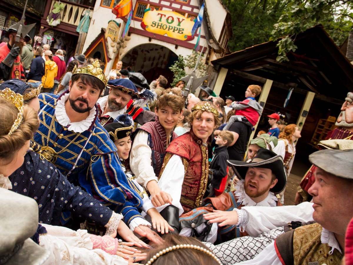 Reign Over Your Weekend! 👑 Get your Weekend Pass for the Minnesota Renaissance Festival! Two days of feasting, fun, and fantasy await. 

🎟️ Adult (13+) Pass - $46 + tax  
👉 etix.com/ticket/p/37790… 

#MnRenaissanceFestival #OnlyAtMNRF #RenFest #Huzzah