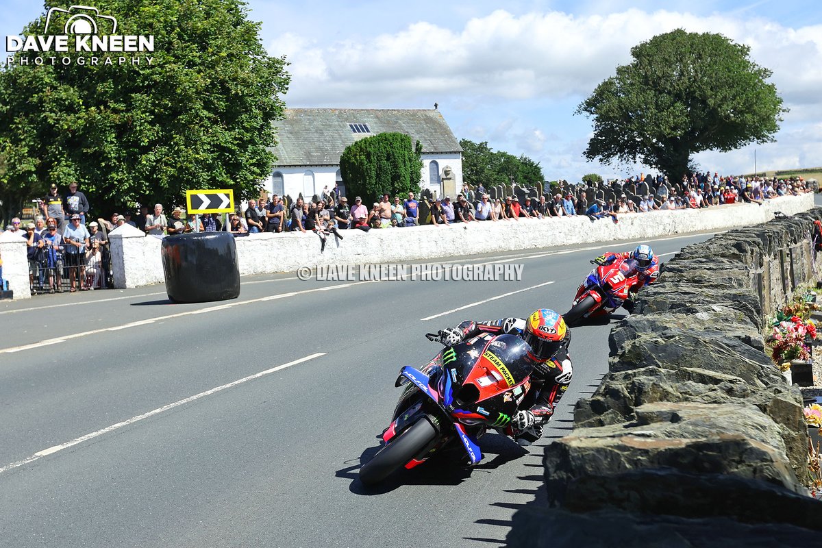 davekneen's tweet image. Congratulations to the hard-working committee, officials and marshals at the @S100isleofman for another fantastic meeting. I've never seen so many people around the course enjoying the action 👏🇮🇲 #roadracing #isleofman @DaveyTodd74