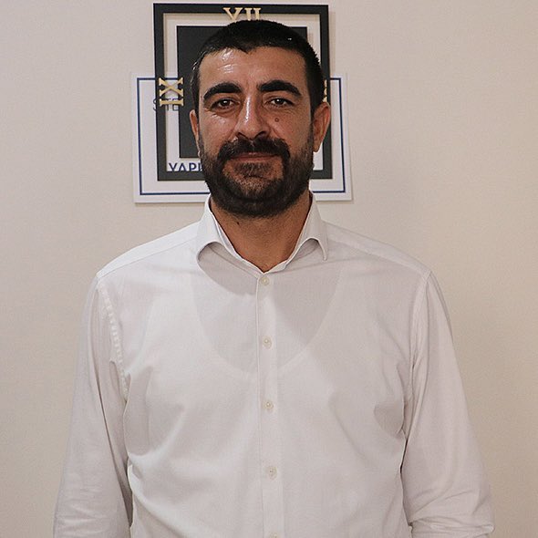 Elazığ Muhtarlar Derneği Başkanlığına seçilen Kızılay Mahalle Muhtarımız Sn. Emrah Işık’ı tebrik ediyor, yeni görevinde başarılar diliyorum.

Görevi devreden Sn. Ayhan Atlan’a yaptığı hizmetlerden dolayı teşekkür ediyorum.