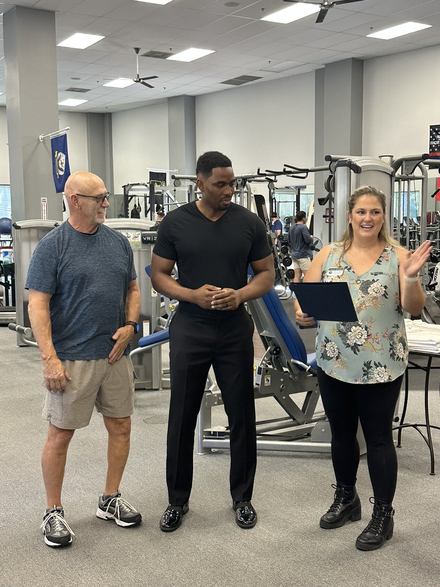 vcjaniceparvin's tweet image. Congratulations to Club Ravenous on their ribbon cutting in Moorpark! 💪🎉 It’s great to see new fitness spaces open in our community. #MoorparkStrong #RibbonCutting #ClubRavenous #SupportLocalFitness
