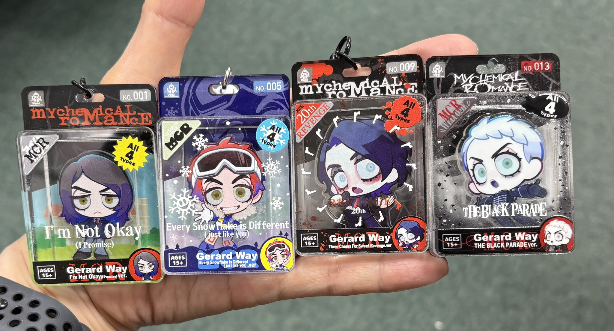 ミミタロウ様 リクエスト 8点 まとめ商品 無料】マイメロとクロミちゃんのバッジ - みふのざネット通販