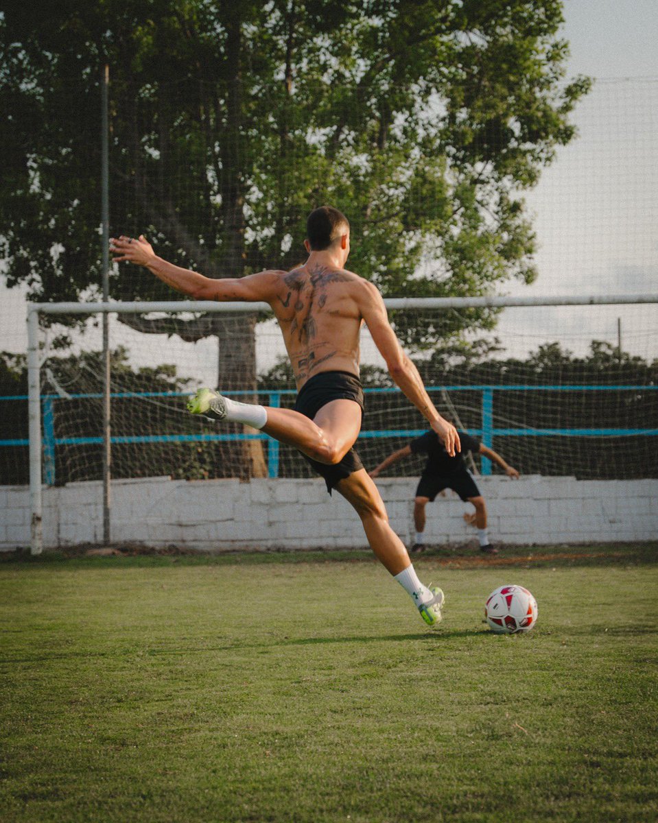 FerranTorres20's tweet image. Con ganas de que esto arranque ya. Listo para la pretemporada 🦈 #ferrantheshark